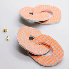 Charger l&#39;image dans la galerie, Boucles d&#39;oreilles en cuir •DAGDA• à motifs