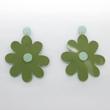 Charger l'image dans la galerie, Boucles d'oreilles en cuir •SAINTA• vertes