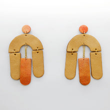 Charger l'image dans la galerie, Boucles d'oreilles en cuir •SOCA• ocres
