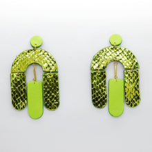 Charger l'image dans la galerie, Boucles d'oreilles en cuir •SOCA• vertes