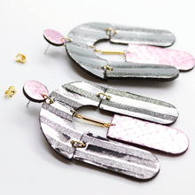 Charger l'image dans la galerie, Boucles d'oreilles en cuir •SOCA• argentées