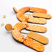 Charger l'image dans la galerie, Boucles d'oreilles en cuir •SOCA• oranges