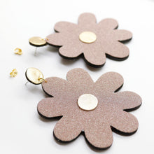 Charger l'image dans la galerie, Boucles d'oreilles en cuir •SAINTA• pailletées