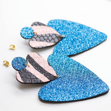 Charger l'image dans la galerie, Boucles d'oreilles en cuir •BELLÄ• à paillettes