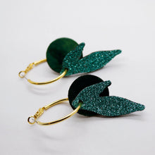Charger l'image dans la galerie, Boucles d'oreilles en cuir •ROSALIA• vertes
