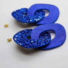 Charger l'image dans la galerie, Boucles d'oreilles en cuir •DAGDA• à paillettes