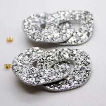 Charger l'image dans la galerie, Boucles d'oreilles en cuir •DAGDA• à paillettes