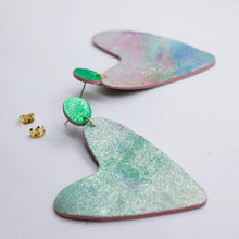 Charger l'image dans la galerie, Boucles d'oreilles en cuir •AMÕR• aquarelle