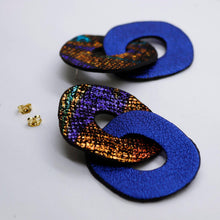 Charger l'image dans la galerie, Boucles d'oreilles en cuir •DAGDA• à motifs