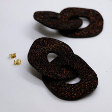 Charger l'image dans la galerie, Boucles d'oreilles en cuir •DAGDA• à paillettes
