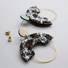 Charger l'image dans la galerie, Boucles d'oreilles en cuir •GRACIEUSES• à paillettes
