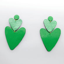 Charger l'image dans la galerie, Boucles d'oreilles en cuir •BELLÄ• vertes