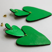 Charger l'image dans la galerie, Boucles d'oreilles en cuir •BELLÄ• vertes