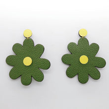 Charger l'image dans la galerie, Boucles d'oreilles en cuir •SAINTA• kaki