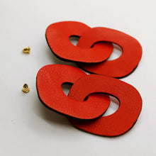 Charger l'image dans la galerie, Boucles d'oreilles en cuir •DAGDA• rouges