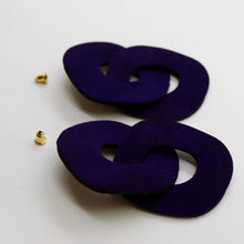 Charger l'image dans la galerie, Boucles d'oreilles en cuir •DAGDA• violettes