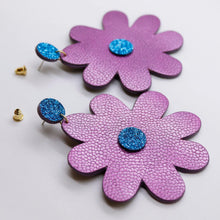 Charger l'image dans la galerie, Boucles d'oreilles en cuir •SAINTA• violettes