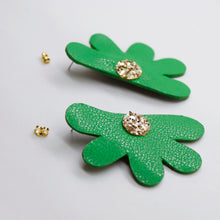 Charger l'image dans la galerie, Boucles d'oreilles en cuir •AUBA• vertes