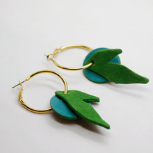 Charger l'image dans la galerie, Boucles d'oreilles en cuir •ROSALIA• vertes