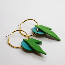 Charger l'image dans la galerie, Boucles d'oreilles en cuir •ROSALIA• vertes