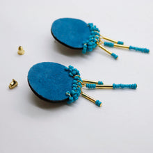Charger l'image dans la galerie, Boucles d'oreilles en cuir •MINI-SUNI• bleues