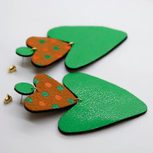 Charger l'image dans la galerie, Boucles d'oreilles en cuir •BELLÄ• vertes