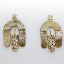 Charger l'image dans la galerie, Boucles d'oreilles en cuir •SOCA• à paillettes