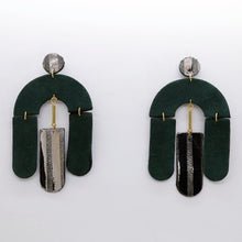 Charger l'image dans la galerie, Boucles d'oreilles en cuir •SOCA• vertes