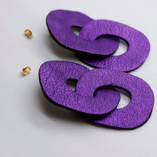 Charger l'image dans la galerie, Boucles d'oreilles en cuir •DAGDA• violettes
