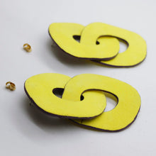 Charger l'image dans la galerie, Boucles d'oreilles en cuir •DAGDA• jaunes