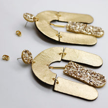 Charger l'image dans la galerie, Boucles d'oreilles en cuir •SOCA• à paillettes