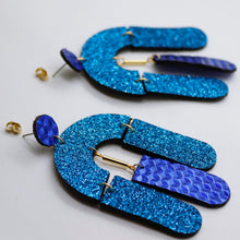 Charger l'image dans la galerie, Boucles d'oreilles en cuir •SOCA• à paillettes