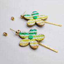 Charger l'image dans la galerie, Boucles d'oreilles en cuir •MILA• à paillettes