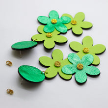 Charger l'image dans la galerie, Boucles d'oreilles en cuir •NENETTE• vertes