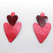 Charger l'image dans la galerie, Boucles d'oreilles en cuir •BELLÄ• framboise