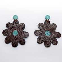 Charger l'image dans la galerie, Boucles d'oreilles en cuir •SAINTA• marrons
