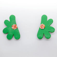 Charger l'image dans la galerie, Boucles d'oreilles en cuir •AUBA• vertes