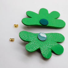 Charger l'image dans la galerie, Boucles d'oreilles en cuir •AUBA• vertes