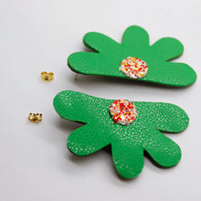 Charger l'image dans la galerie, Boucles d'oreilles en cuir •AUBA• vertes