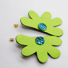 Charger l'image dans la galerie, Boucles d'oreilles en cuir •AUBA• vertes