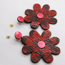 Charger l'image dans la galerie, Boucles d'oreilles en cuir •SAINTA• serpent