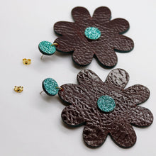 Charger l'image dans la galerie, Boucles d'oreilles en cuir •SAINTA• marrons