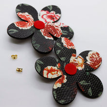 Charger l'image dans la galerie, Boucles d'oreilles en cuir •RITA• fleuries