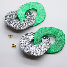 Charger l'image dans la galerie, Boucles d'oreilles en cuir •DAGDA• à paillettes