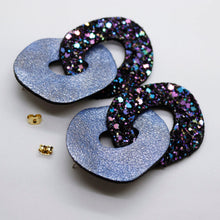 Charger l'image dans la galerie, Boucles d'oreilles en cuir •DAGDA• à paillettes