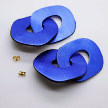 Charger l'image dans la galerie, Boucles d'oreilles en cuir •DAGDA• bleues