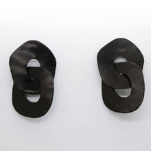 Charger l'image dans la galerie, Boucles d'oreilles en cuir •DAGDA• noires