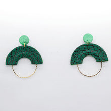 Charger l'image dans la galerie, Boucles d'oreilles en cuir •GRACIEUSES• vertes