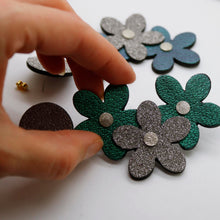 Charger l'image dans la galerie, Boucles d'oreilles en cuir •NENETTE• à paillettes