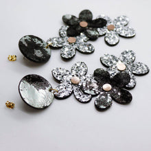 Charger l'image dans la galerie, Boucles d'oreilles en cuir •NENETTE• à paillettes